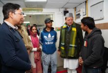देर रात दून मेडिकल कॉलेज चिकित्सालय पहुंचे मुख्यमंत्री, व्यवस्थाओं का लिया जायजा