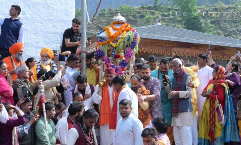 श्री ओंकारेश्वर मंदिर से धाम के लिए रवाना हुई बाबा केदार की पंचमुखी उत्सव डोली