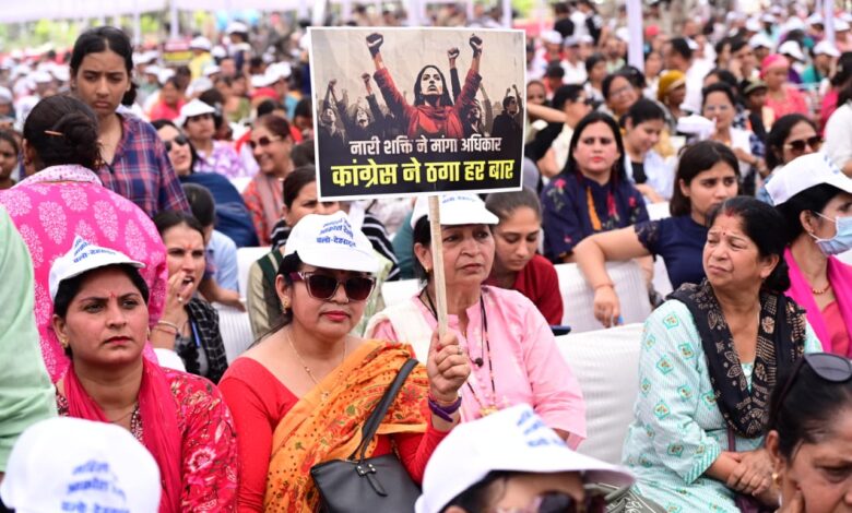 परेड ग्राउण्ड, देहरादून में महिला जन आक्रोश रैली में मुख्यमंत्री धामी ने किया प्रतिभाग