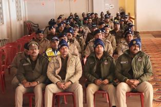 बदरीनाथ धाम की यात्रा को लेकर DM एवं पुलिस अधीक्षक ने किया पुलिस अधिकारियों और जवानों को ब्रीफ