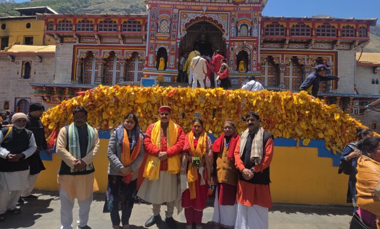 पर्यटन मंत्री महाराज पहुंचे बद्री-केदार पर्यटन मंत्री महाराज पहुंचे बद्री-केदार